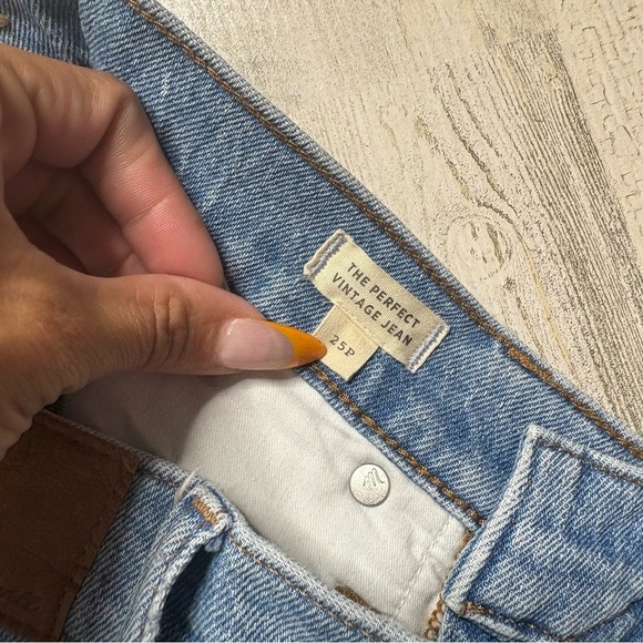 Madewell The Perfect Vintage Distressed Knee Jeans Size 25P - Picture 4 of 7